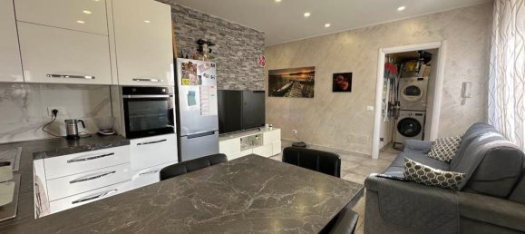 2-salle Appartement à Senago, Italy No. 4593 3