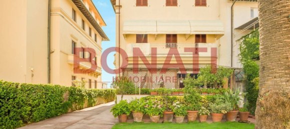 5 bedrooms Villa in Viareggio, Italy No. 280805 43