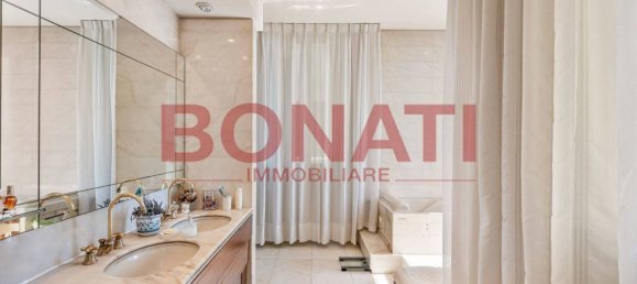 5 bedrooms Villa in Viareggio, Italy No. 280805 22