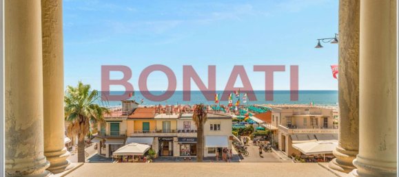 5 bedrooms Villa in Viareggio, Italy No. 280805 4