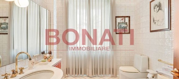 5 bedrooms Villa in Viareggio, Italy No. 280805 9