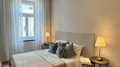 Квартира с 3 комнатами в Оттакринг, Австрия № 221695