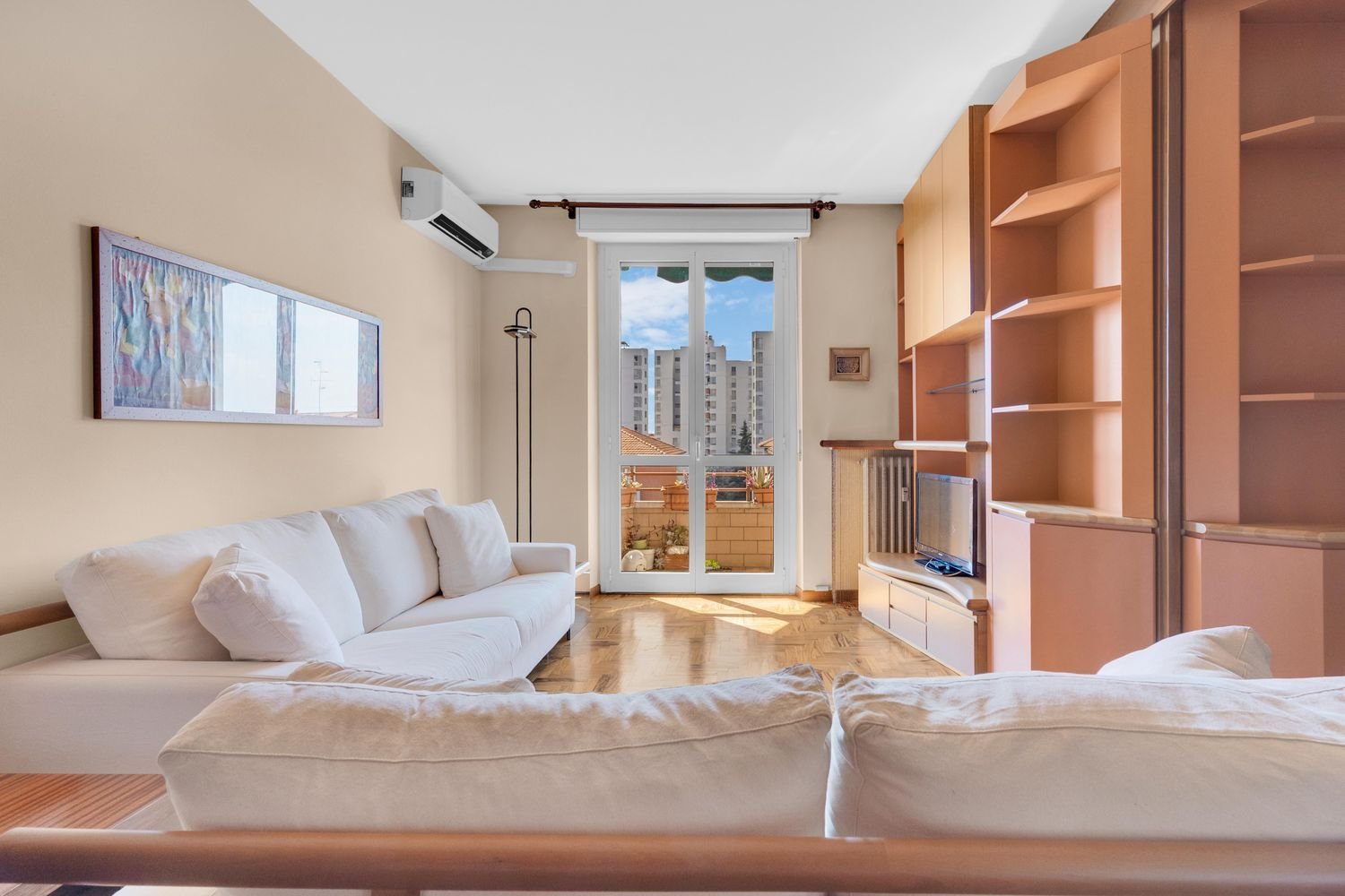 2-salle Appartement à Milan, Italy No. 338146