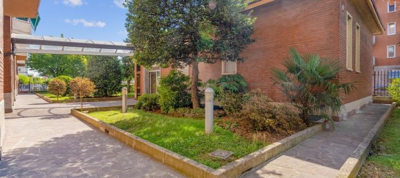 2-salle Appartement à Milan, Italy No. 338146 4