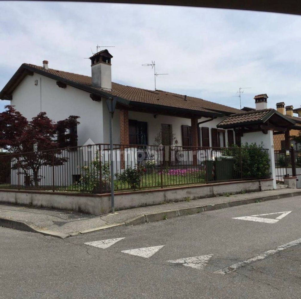 3 bedrooms Villa in Cornegliano Laudense, Italy No. 251449