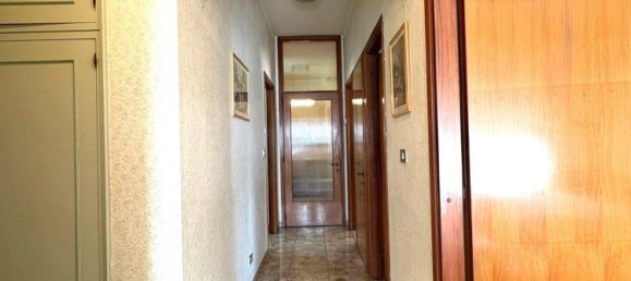 8 rooms Apartment in Massa, Italy No. 303828 16