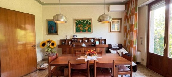 8 rooms Apartment in Massa, Italy No. 303828 4