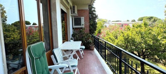 8 rooms Apartment in Massa, Italy No. 303828 6