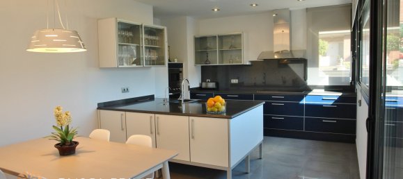 5 bedrooms Villa in Castelldefels, Spain No. 103 16