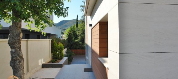 5 bedrooms Villa in Castelldefels, Spain No. 103 18