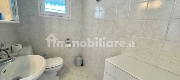 3 chambres Villa à Maccagno con Pino e Veddasca, Italy No. 11722 13