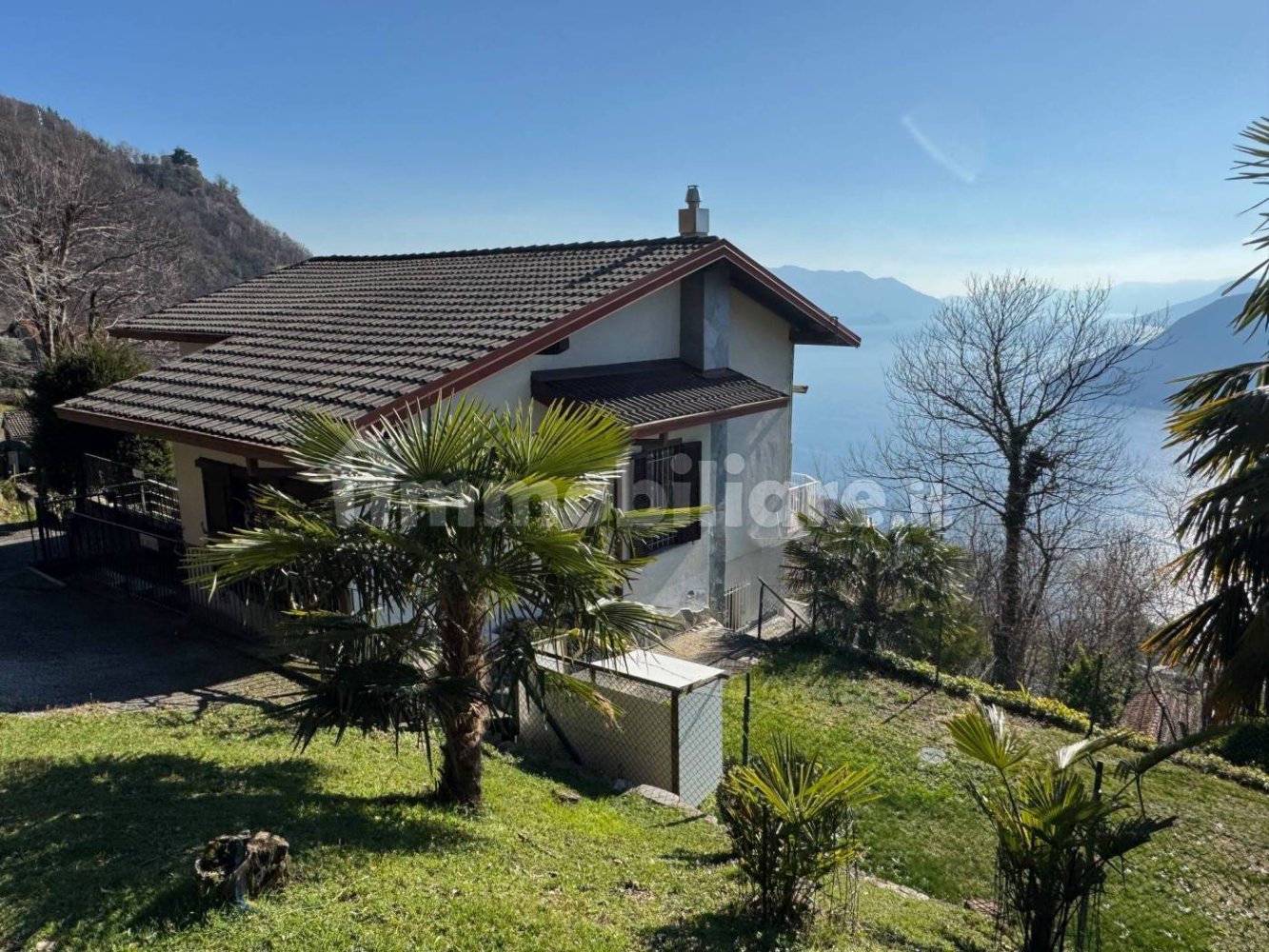 3 chambres Villa à Maccagno con Pino e Veddasca, Italy No. 11722