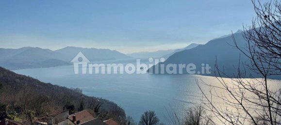 3 chambres Villa à Maccagno con Pino e Veddasca, Italy No. 11722 18