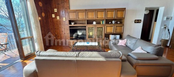 3 chambres Villa à Maccagno con Pino e Veddasca, Italy No. 11722 3