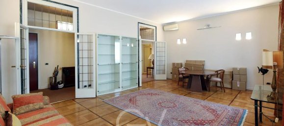 4 bedrooms Apartment in Milan, Italy No. 364242 6