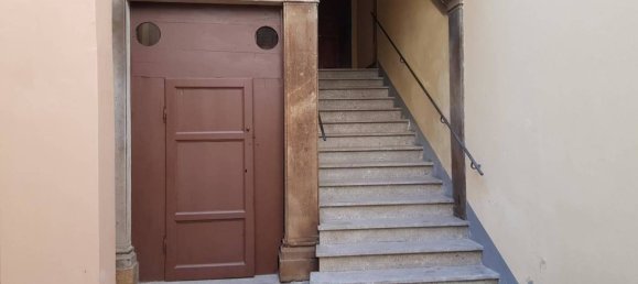 Коммерческая недвижимость с 2 комнатами в Лукка, Италия № 135118 11