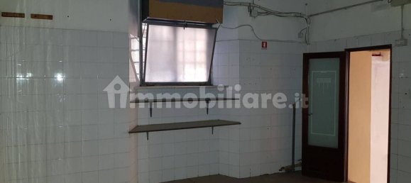 Коммерческая недвижимость с 2 комнатами в Лукка, Италия № 135118 7