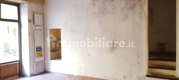 Коммерческая недвижимость с 2 комнатами в Лукка, Италия № 135118 10