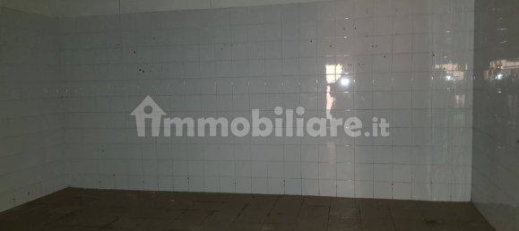 Коммерческая недвижимость с 2 комнатами в Лукка, Италия № 135118 4