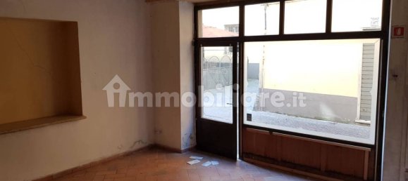 Коммерческая недвижимость с 2 комнатами в Лукка, Италия № 135118 2