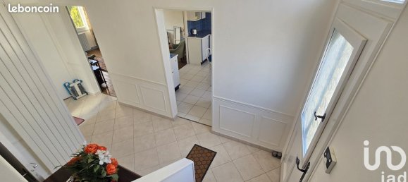 Casa de 4 dormitorios en Saint-Jean-de-la-Ruelle, France No. 255369 5