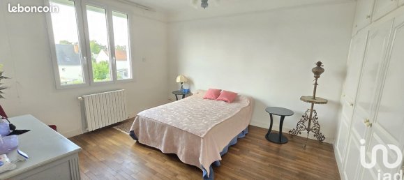 Casa de 4 dormitorios en Saint-Jean-de-la-Ruelle, France No. 255369 10