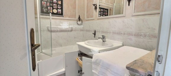 2 bedrooms Apartment in Paris, France No. 189661 3