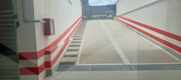 مرآب في Bari, Italy 15متر مربع رقم 33888 4