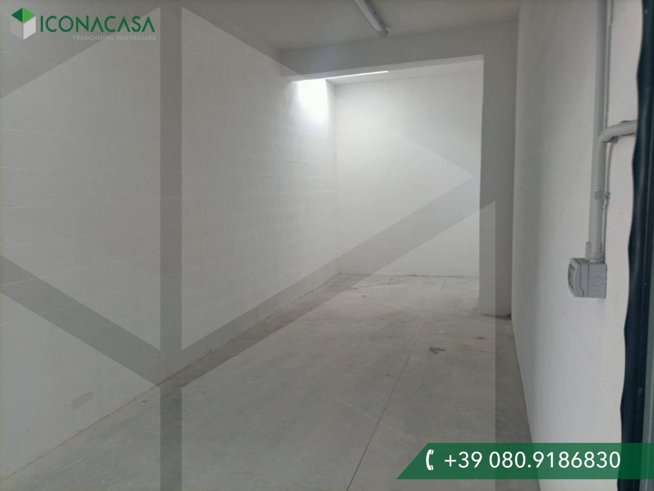  مرآب في Bari, Italy 15متر مربع رقم 33888