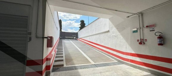 مرآب في Bari, Italy 15متر مربع رقم 33888 25