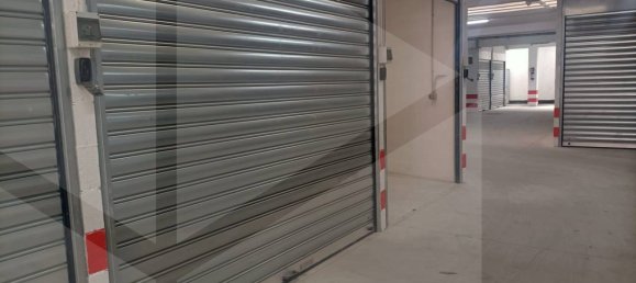 مرآب في Bari, Italy 15متر مربع رقم 33888 10