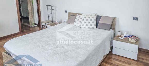 2-salle Appartement à Tavazzano con Villavesco, Italy No. 338400 19