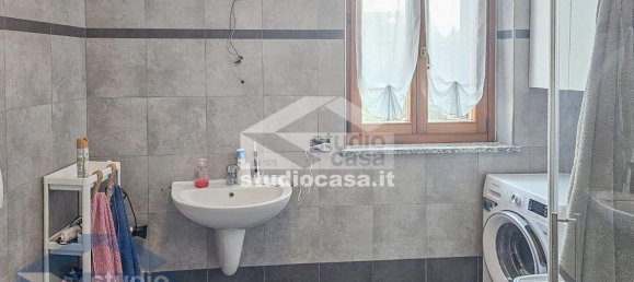 2-salle Appartement à Tavazzano con Villavesco, Italy No. 338400 14