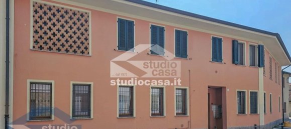 2-salle Appartement à Tavazzano con Villavesco, Italy No. 338400 25