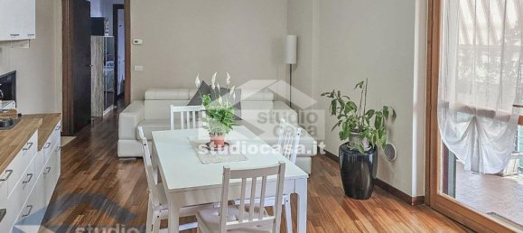 2-salle Appartement à Tavazzano con Villavesco, Italy No. 338400 5