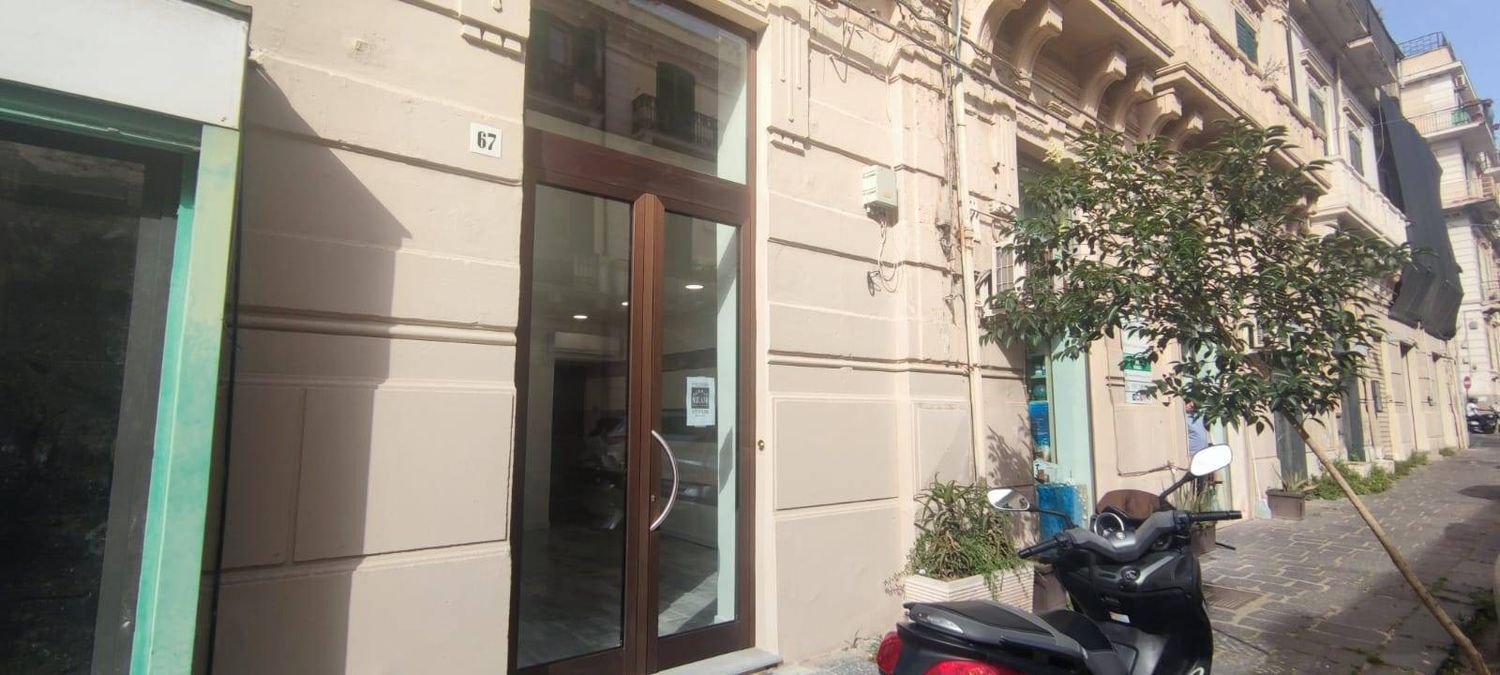  عقار تجاري في Messina, Italy 40متر مربع رقم 163801