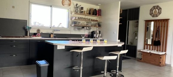 Casa de 3 dormitorios en Cussac-Fort-Medoc, France No. 108683 3