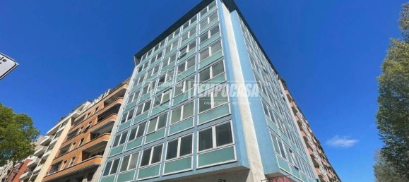 2 rooms Apartment in Turin, Italy No. 32330 2