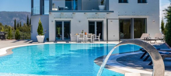 4 bedrooms Villa in Corfu, Greece No. 1485 2