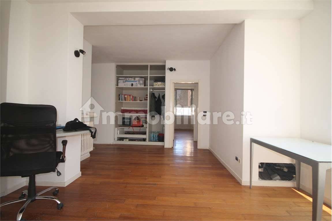 Квартира с 3 комнатами в Фальконара Мариттима, Италия № 257526