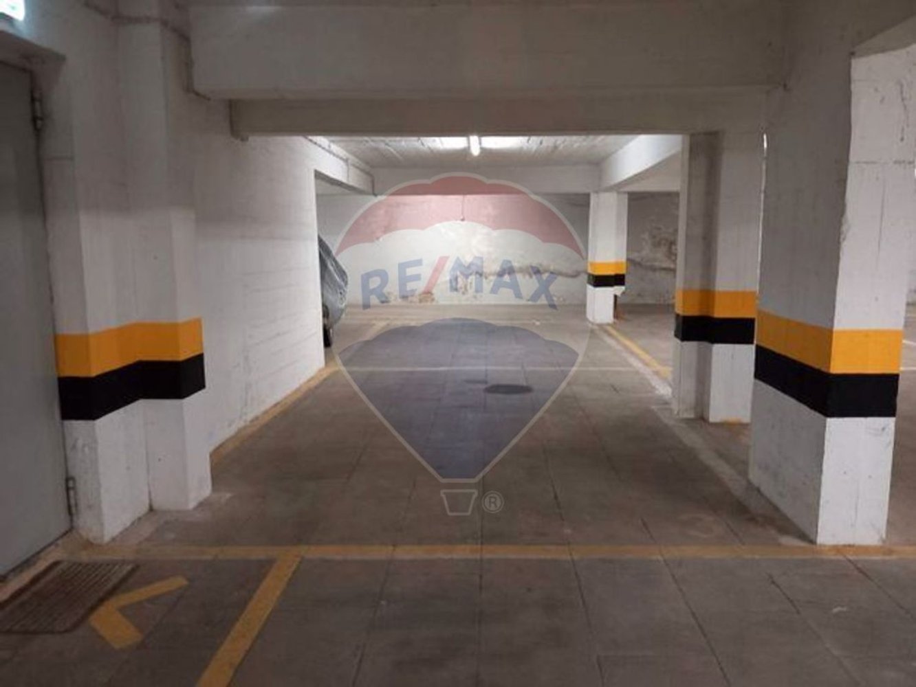 Garage à Portimao, Portugal 16m² No. 41813