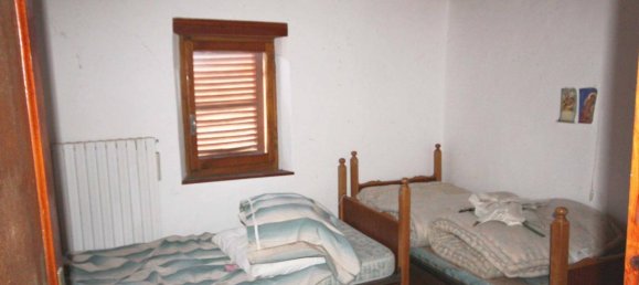 4 rooms House in Varallo, Italy No. 144639 8