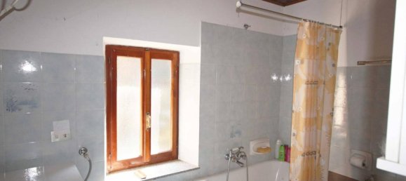 4 rooms House in Varallo, Italy No. 144639 6