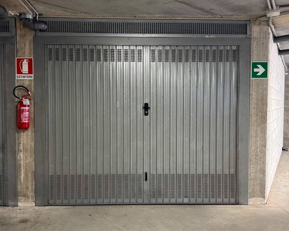 Garaje en Bergamo, Italy 30 m² No. 346611