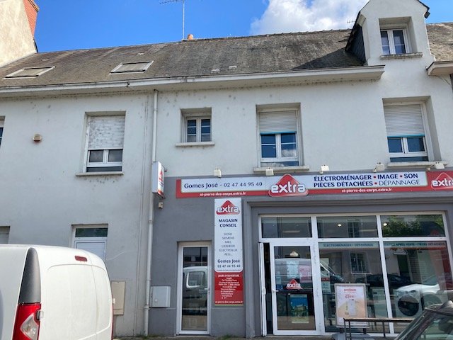 350m² Building in Saint-Pierre-des-Corps, France No. 255374