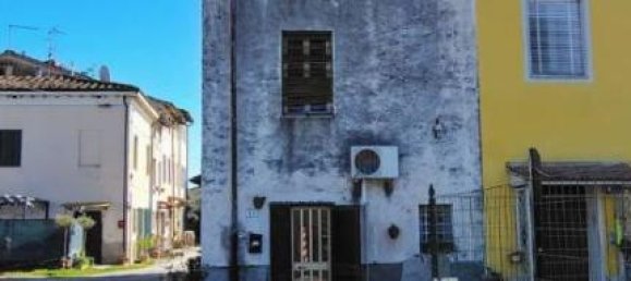 3 rooms House in Lucca, Italy No. 30687 3