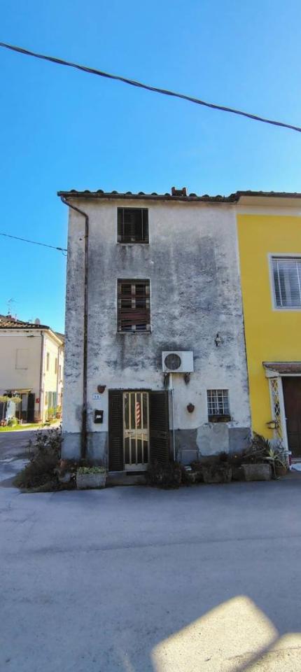 3 rooms House in Lucca, Italy No. 30687