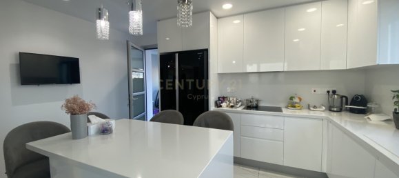 4 bedrooms Apartment in Mesa Geitonia, Cyprus No. 2702 5