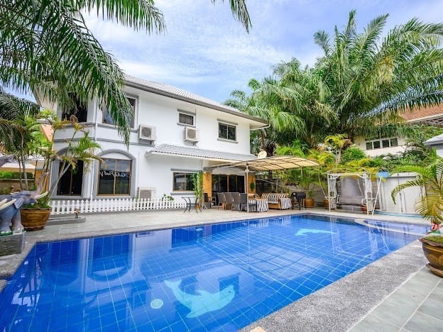 6 chambres house à louer à Pattaya, Chonburi, Eastern Thailand, Thailand № 12694