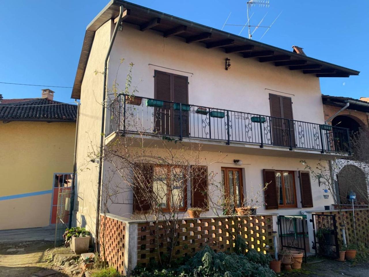 7 rooms House in Cossano Canavese, Italy No. 120402